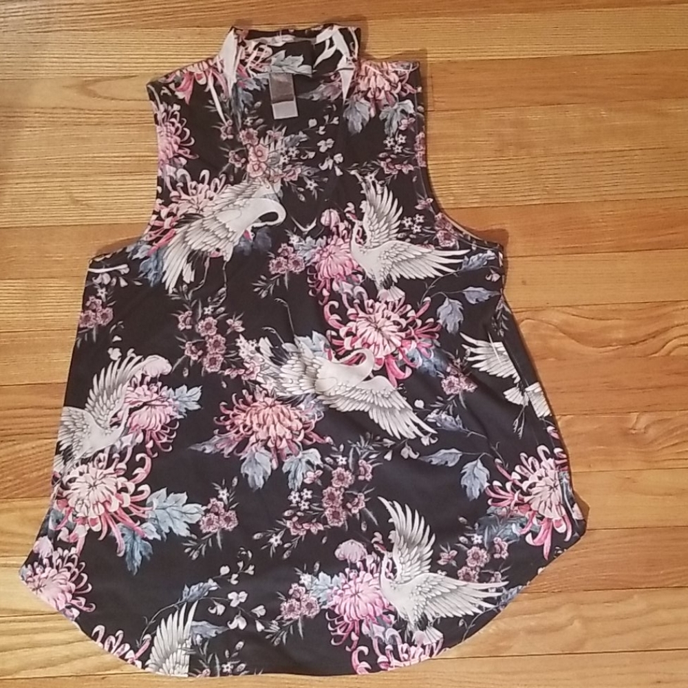 Sleeveless cut out neckline shirt